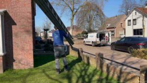 Schoorsteen onderhoud Veenendaal ladder bus